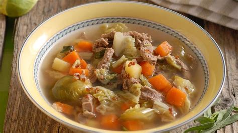 Suroviny na kelovú polievku s bravčovým mäsom