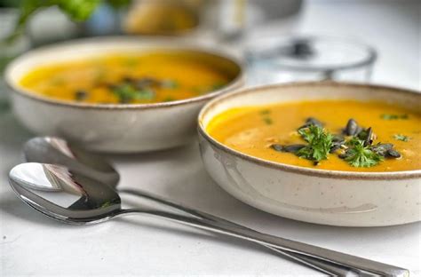 polievka z tekvice Hokkaidó s kokosovým mliekom