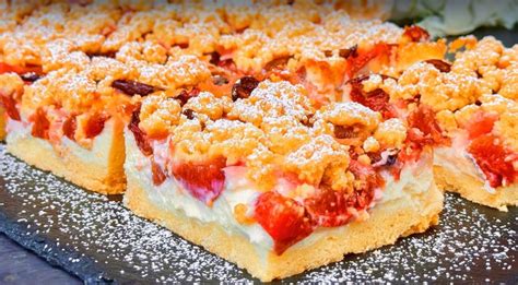 Slivkový koláč s tvarohovým krémom a želé