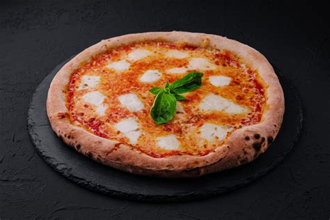 Porovnanie neapolskej a rímskej pizze