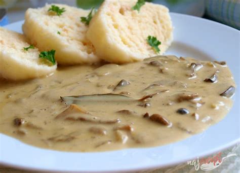 Hubová omáčka s knedľou