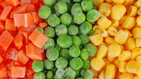 Grafické porovnanie obsahu hrášku, mrkvy a kukurice v rôznych značkách mrazenej zeleniny