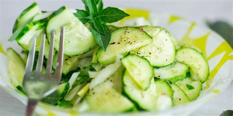 Čerstvý uhorkový šalát