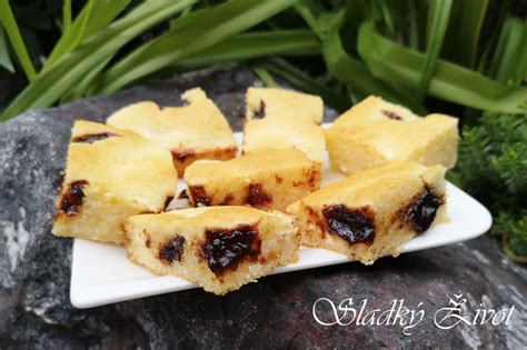 Hotový zemiakový koláč s lekvárom