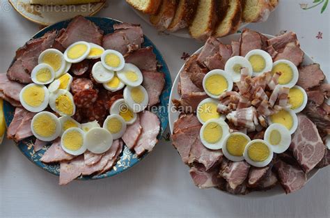 Veľkonočné údeniny na tanieri