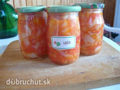 Zostava rôznych domácich pikantných omáčok v pohároch