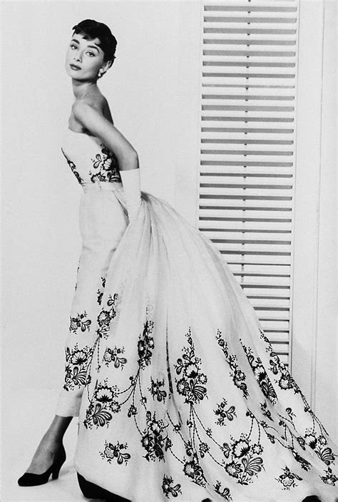 Čierne šaty Givenchy Audrey Hepburn