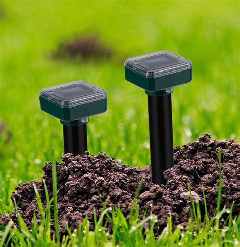 Obrázok s rôznymi typmi odpudzovačov krtkov