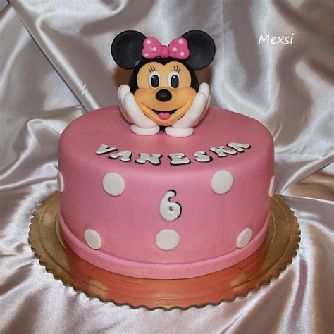 Zdobenie torty s motívom Minnie Mouse