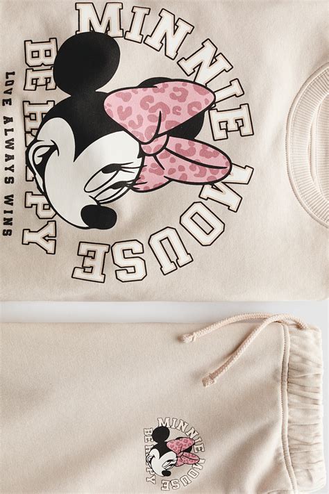 Detail hlavy Minnie Mouse vymodelovaný z fondánu
