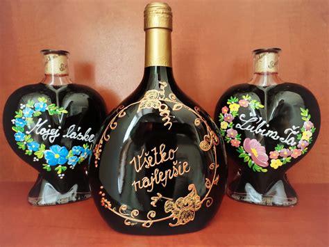 Fľaše plnené domácim sirupom