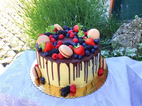 Nádherne ozdobená torta