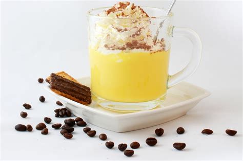 Calimero koktail s vrstvami kávy a likéru