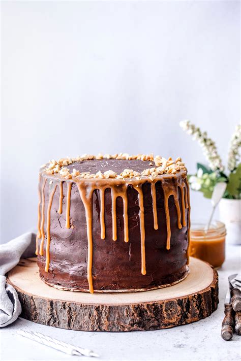Naked torta s kvapkajúcim karamelom