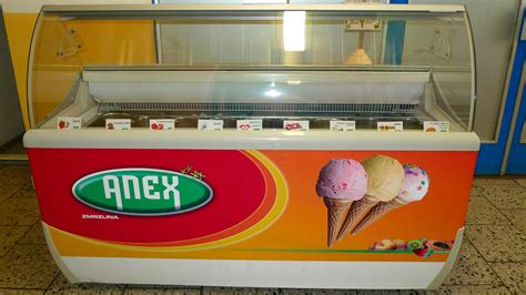 Rôzne typy zmrzlinových vitrín