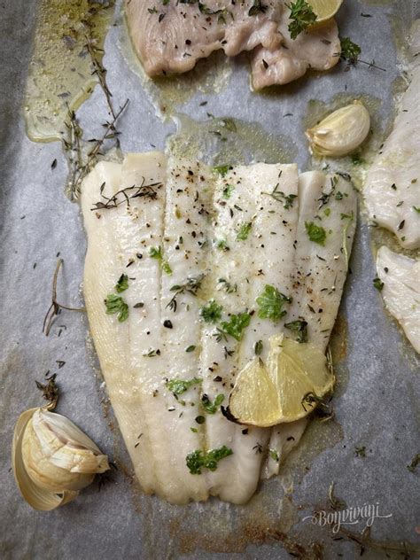 Ilustrácia rybieho filé na masle s bylinkami