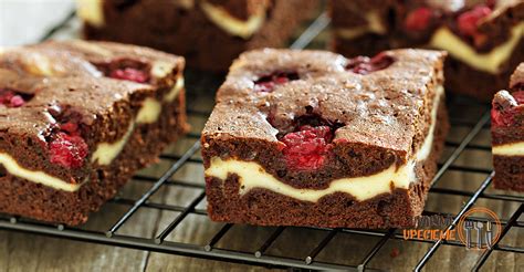 čokoládovo-kávový koláč s malinami