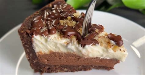 Vrstvený čokoládový dezert s malinami a mascarpone