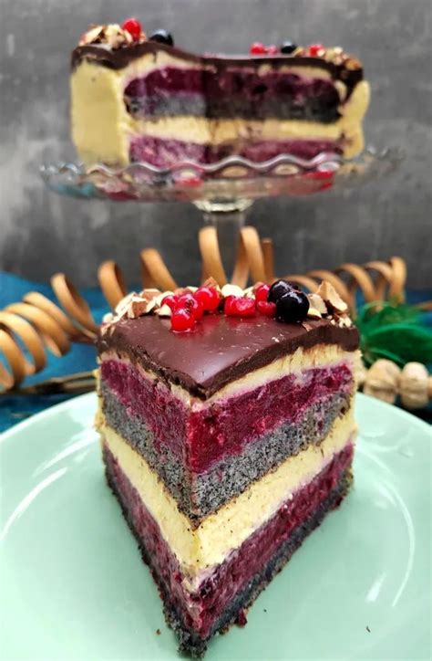 Viedenská torta s makom a višňami