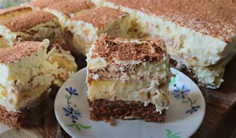 banánový koláč s mascarpone a piškótami