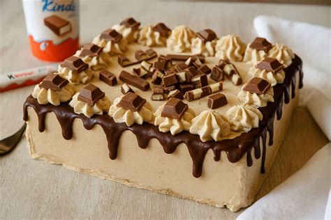 Nepečená Kinder torta pripravená na zdobenie