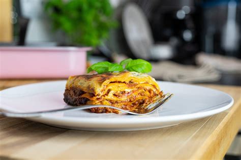 príprava mäsovej omáčky na lasagne