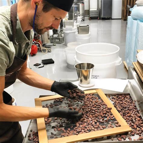 Proces výroby čokolády od bôbu po tabuľku