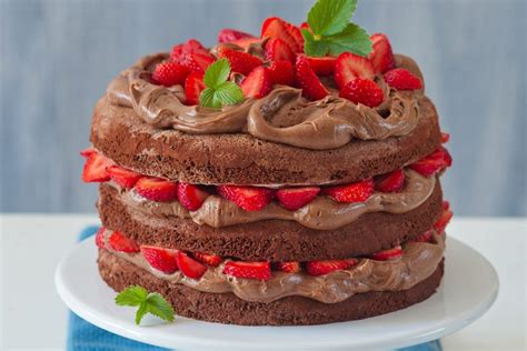 Čokoládová torta s jahodami