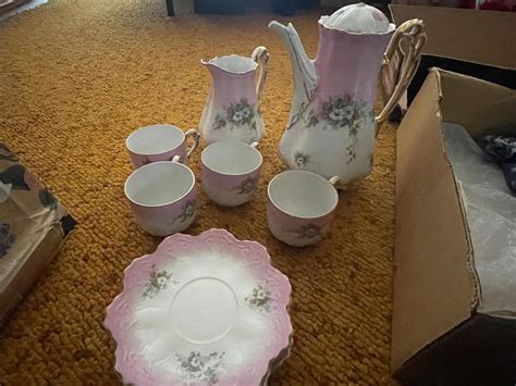 Detailný pohľad na porcelánový set