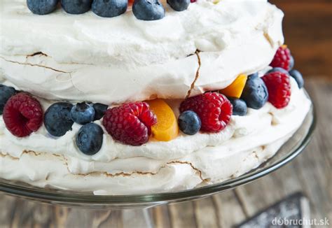 Pavlova torta s ovocím
