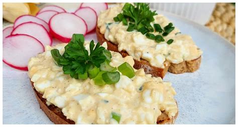 Servírovaná vajíčková pomazánka na pečive