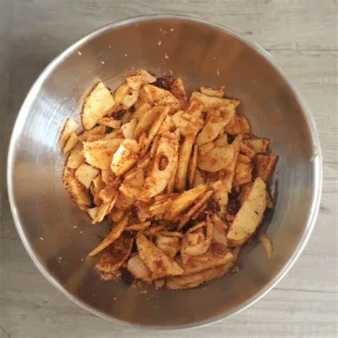 Nastrúhané jablká s cukrom a citrónovou šťavou