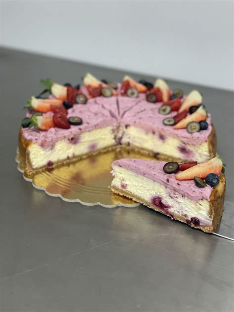 krémový vanilkový cheesecake s lesným ovocím