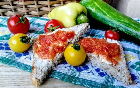 dekorácia chlebíčkov pomocou vykrajovaných tvarov zo zeleniny