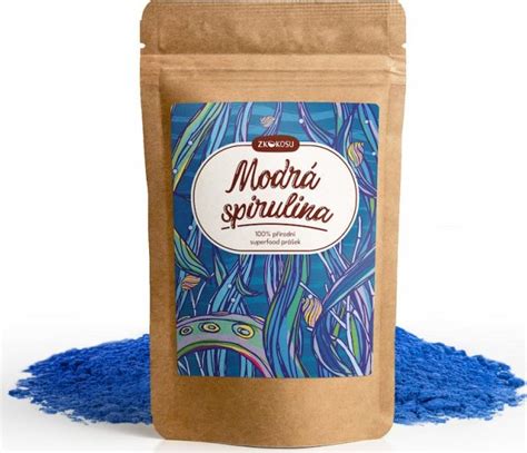 Modrá spirulina a suroviny na raw tortu