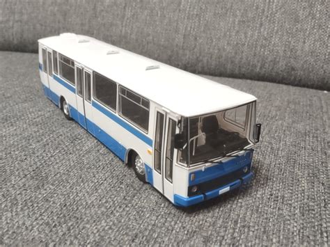 Model autobusu na tortu