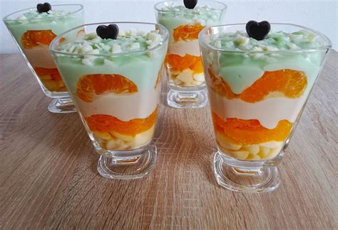 Hotový ryžový jogurtový dezert v pohári