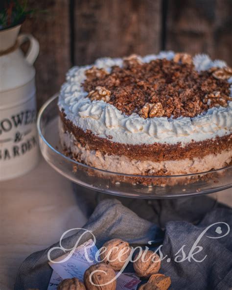 Orechová torta s krémovou plnkou