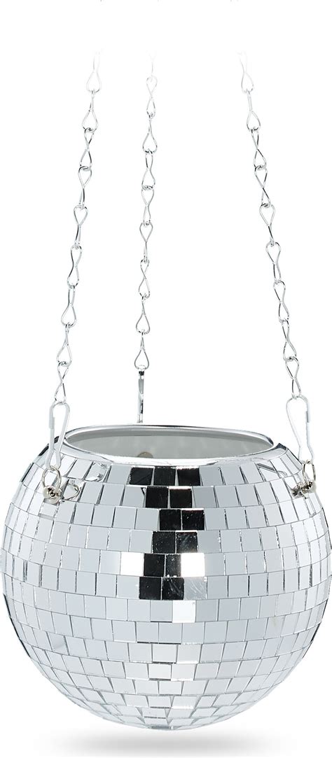 Ilustrácia interiéru s disko guľou a farebnými svetlami