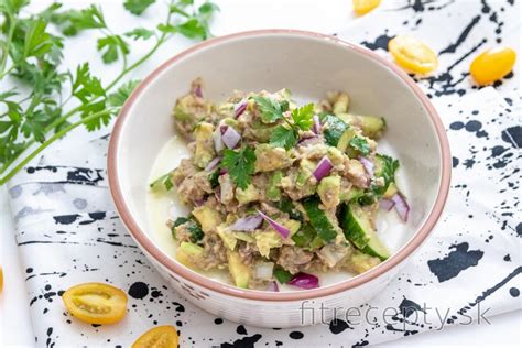 Ilustračná fotografia šalátu s tuniakom a avokádom