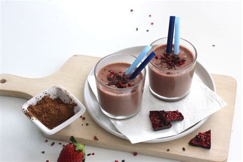 Ingrediencie na jahodovo-čokoládové smoothie