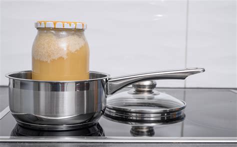 Ilustrácia prípravy bylinkovej masti vo vodnom kúpeli