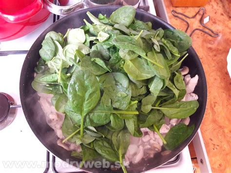 Kuracie mäso so šampiňónmi a špenátom