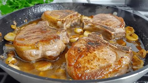 Očistené a naklepané bravčové mäso na panvici