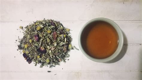 Zloženie korenia v sitku na čaj