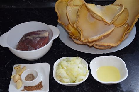 Dusené bravčové s hlivou ustricovou