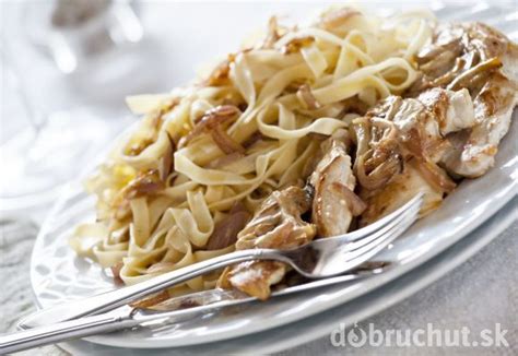 Vyprážané rezance s bravčovým mäsom a hlivou
