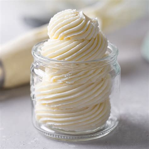 Swiss Meringue Buttercream s Karamelom