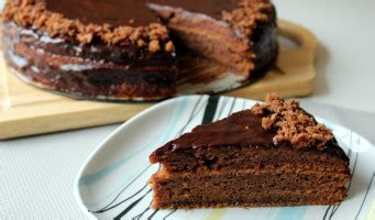 Perníková Torta s Marhuľovým Džemom a Čokoládovou Ganache