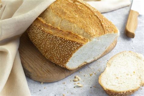 Vizualizácia porovnania bieleho a celozrnného chleba